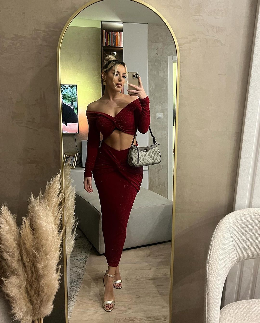 Naomi set